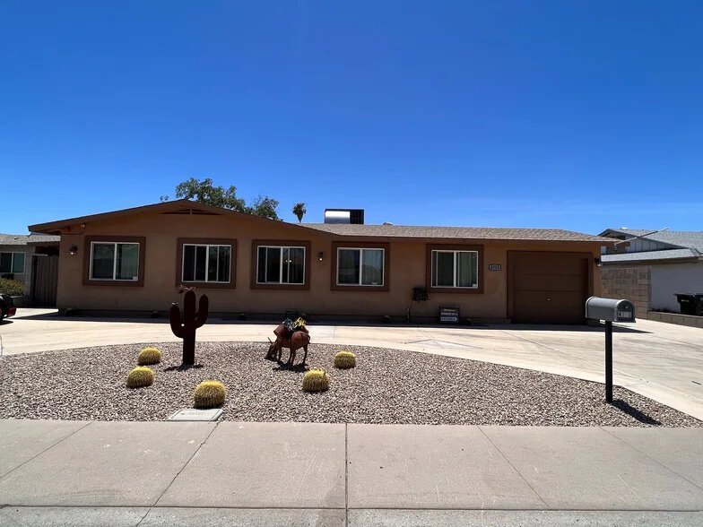 Lead listing photo: assisted living property, 4719 W Laurel Ln, Glendale, AZ